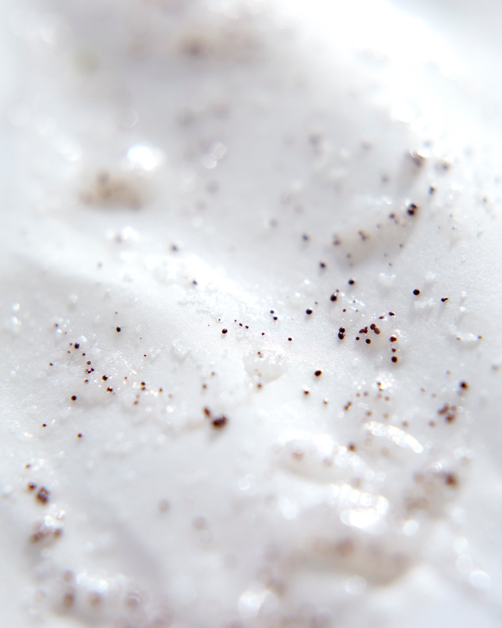 Exfoliating Oil-To-Milk Scrub